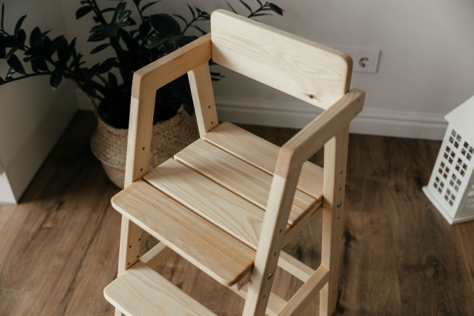 Растущий деревянный стул прозрачное масло фото 2