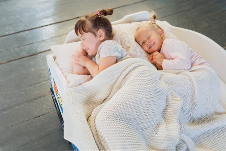 Как научить ребенка спать отдельно?!